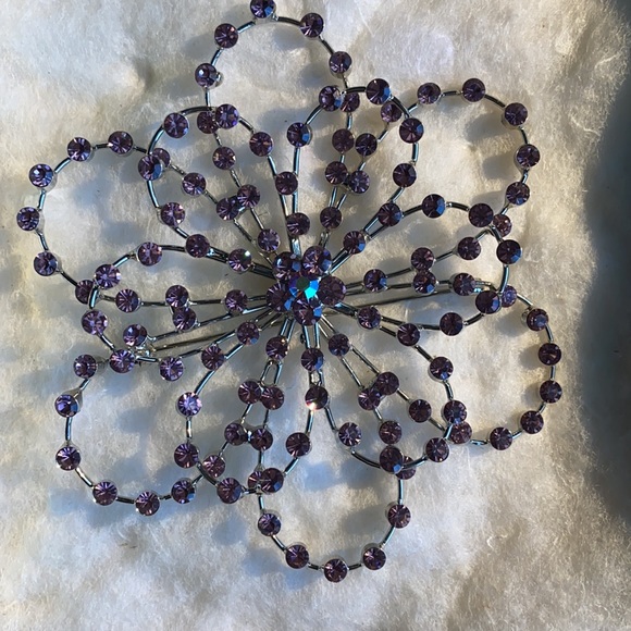 Ladies Pin - Picture 3 of 4